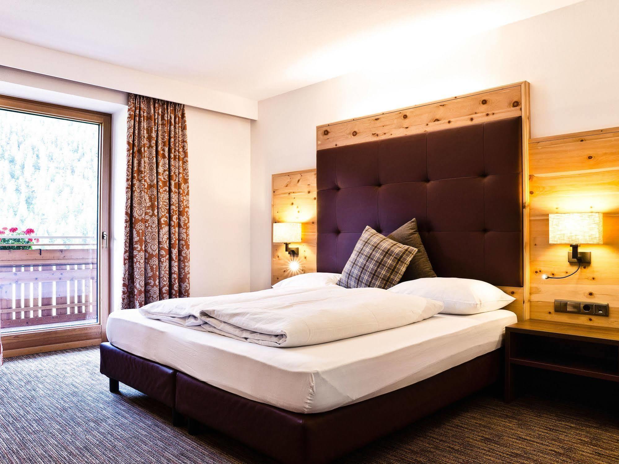 Hotel Cristallo Solda Luaran gambar